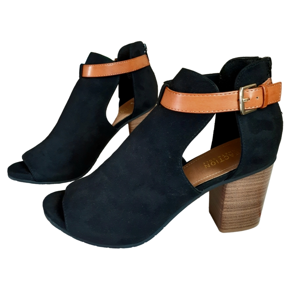 Kenneth Cole Reaction Peep toe Ankle Bottie With Strap Detail Size 9.5